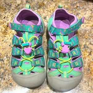 Keen sandals in great condition